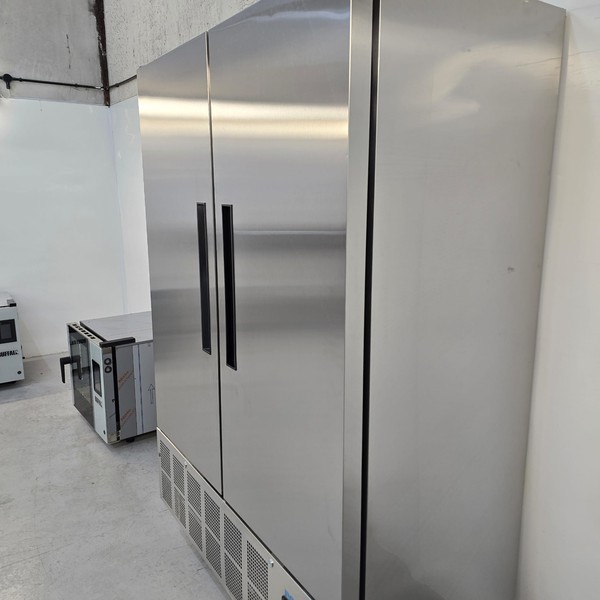 New B Grade Polar Double Stainless Slimline Fridge 960 Litre GD879 For Sale