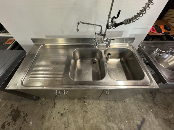 Commercial sink with left hand drainer