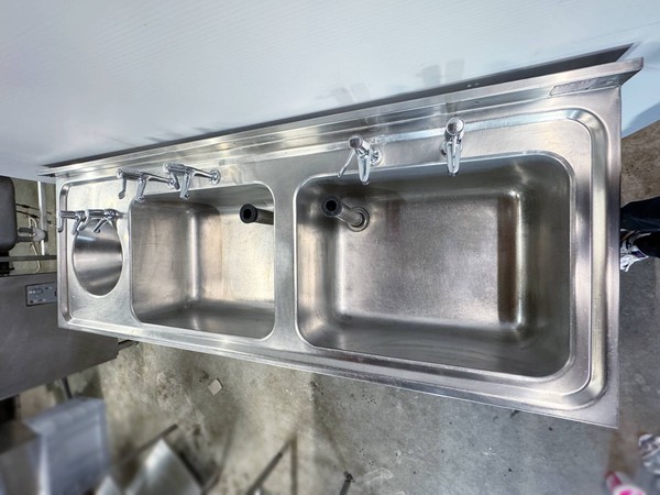 Double sink + hand wash