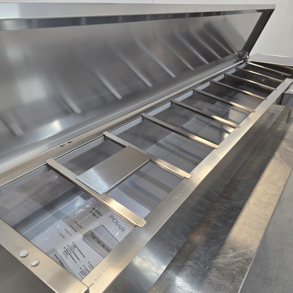 New B Grade Polar Pizza Topping Fridge 10 x 1/4 Gastro FA857 For Sale New B Grade Polar Pizza Topping Fridge 10 x 1/4 Gastro FA857 For Sale