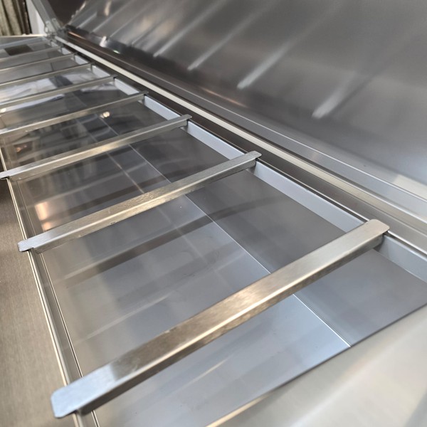 New B Grade Polar Pizza Topping Fridge 10 x 1/4 Gastro FA857 For Sale New B Grade Polar Pizza Topping Fridge 10 x 1/4 Gastro FA857 For Sale