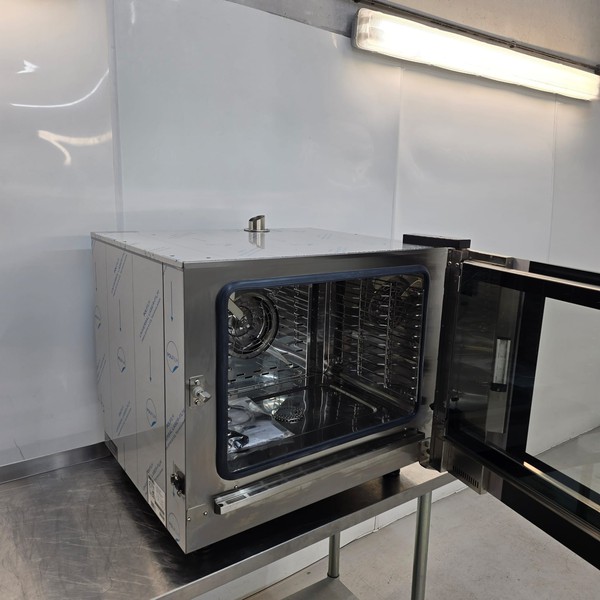 New B Grade Buffalo Combi Oven 6 x GN 1/1 Smart Touchscreen Compact CK110 For Sale