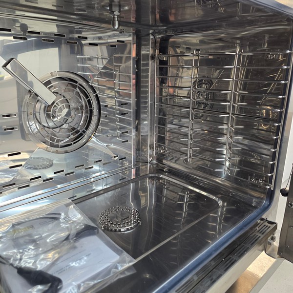 New B Grade Buffalo Combi Oven 6 x GN 1/1 Smart Touchscreen Compact CK110 For Sale