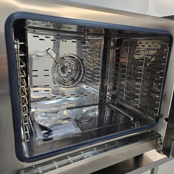 New B Grade Buffalo Combi Oven 6 x GN 1/1 Smart Touchscreen Compact CK110 For Sale