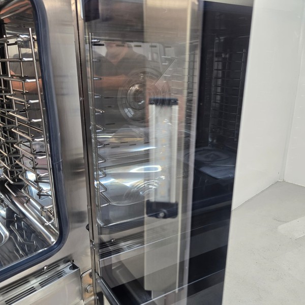 New B Grade Buffalo Combi Oven 6 x GN 1/1 Smart Touchscreen Compact CK110 For Sale