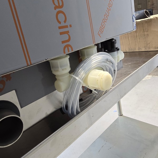 Steam oven water connection