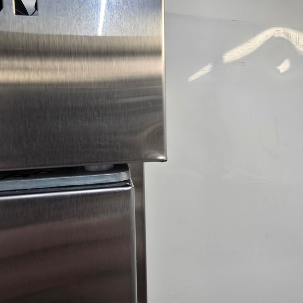 B Grade dammage upright fridge