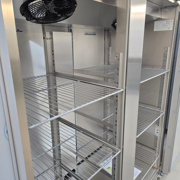 New B Grade Foster Double Upright Stainless Fridge 1300L XR1300H 33-210 For Sale