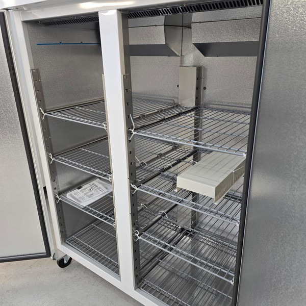 Commercial kitchen double door fridge Commercial kitchen double door fridge