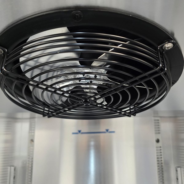 New B Grade Foster Single Stainless Upright Freezer 600L XR600L 33-185 For Sale