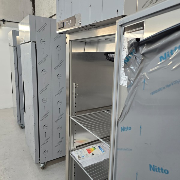 New B Grade Foster Single Stainless Upright Freezer 600L XR600L 33-185 For Sale