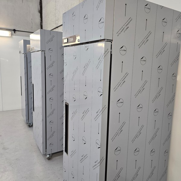 New B Grade Foster Single Stainless Upright Freezer 600L XR600L 33-185 For Sale