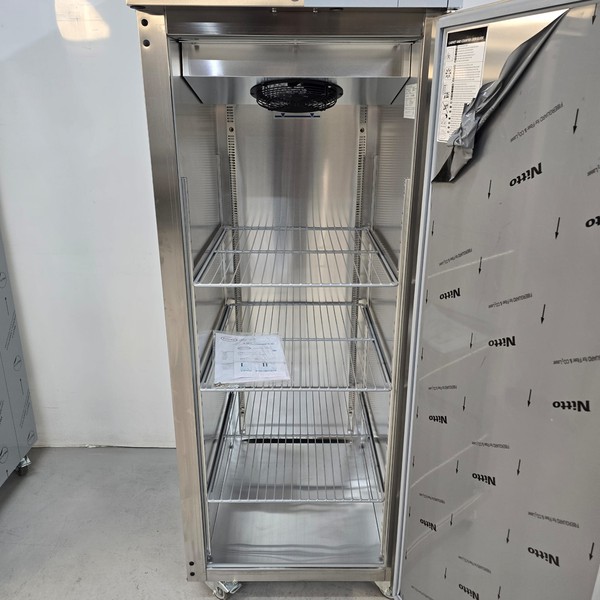 New B Grade Foster Single Stainless Upright Fridge 600 Litre XR600H 33-184 For Sale New B Grade Foster Single Stainless Upright Fridge 600 Litre XR600H 33-184 For Sale