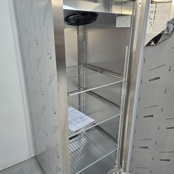 New B Grade Foster Single Stainless Upright Fridge 600 Litre XR600H 33-184 For Sale New B Grade Foster Single Stainless Upright Fridge 600 Litre XR600H 33-184 For Sale