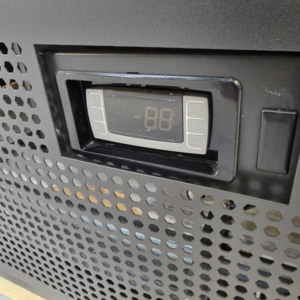 New B Grade Tefcold Double Glass Door Display Fridge 875L FSC1950H For Sale New B Grade Tefcold Double Glass Door Display Fridge 875L FSC1950H For Sale