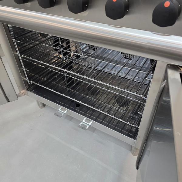 Secondhand Ex Demo Lincat 6 Hob Oven Range ESLR9C For Sale Secondhand Ex Demo Lincat 6 Hob Oven Range ESLR9C For Sale