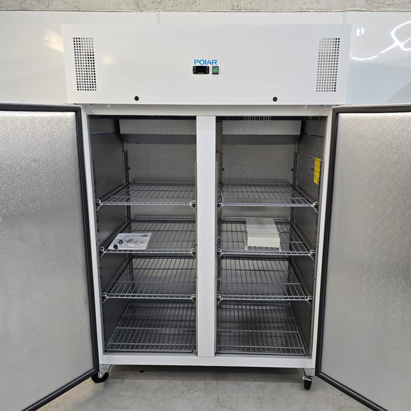 Double door restaurant fridge