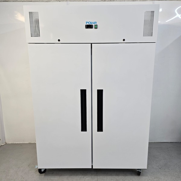 Upright double door restaurant fridge