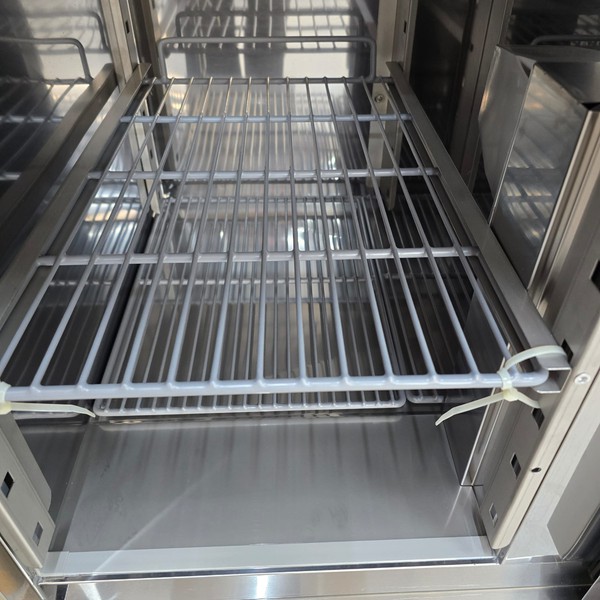 Pizza bench fridge B Grade Pizza bench fridge B Grade