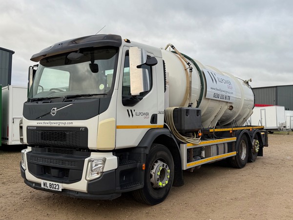 Vacuum tanker truck for sale
