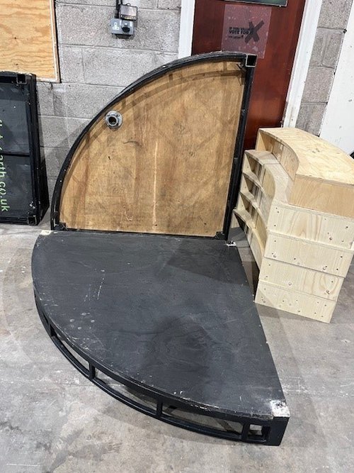 4x 1/4 Round stage decks