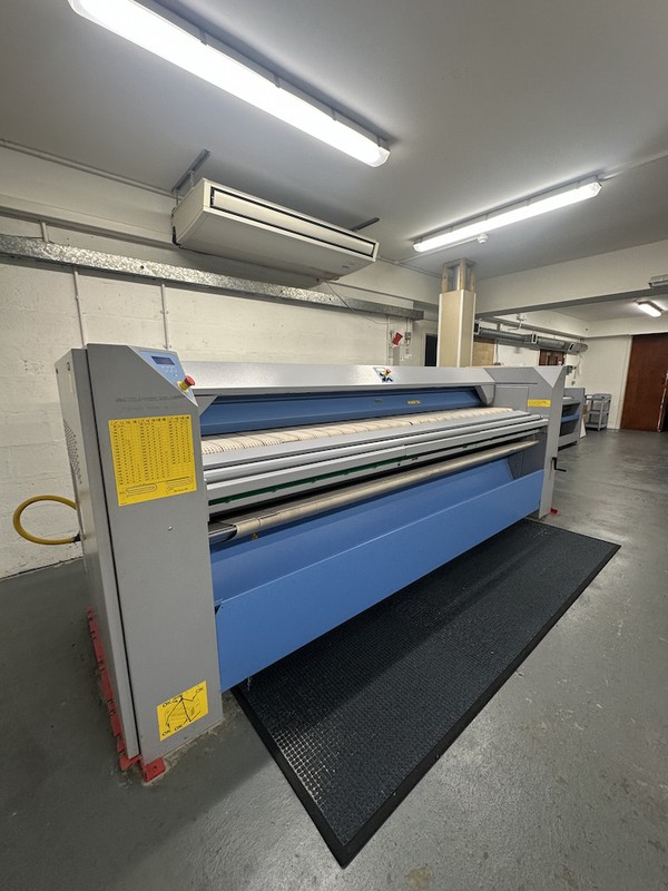 Electrolux IC4 4832 FLF Single Operator Gas Roller Ironer Electrolux IC4 4832 FLF Single Operator Gas Roller Ironer