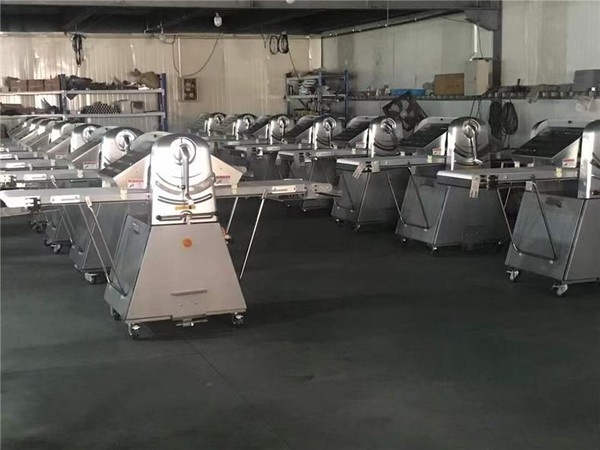 Sheeter for bakeries or food production Sheeter for bakeries or food production