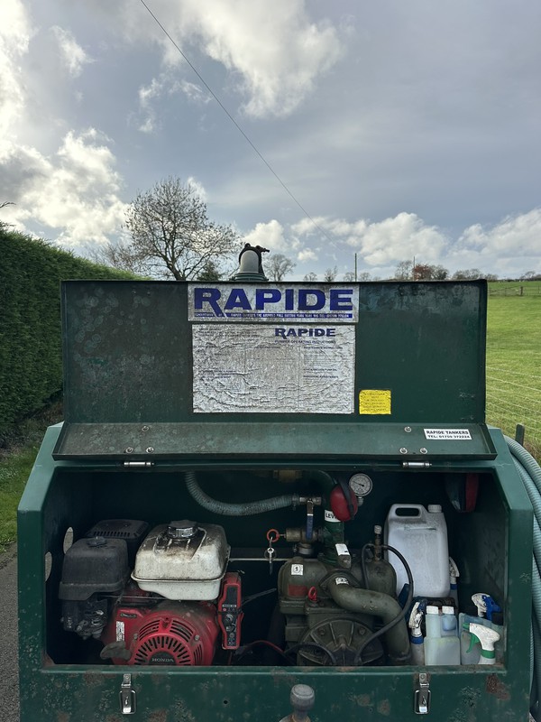 Rapide vacuum tanker with Honda engine