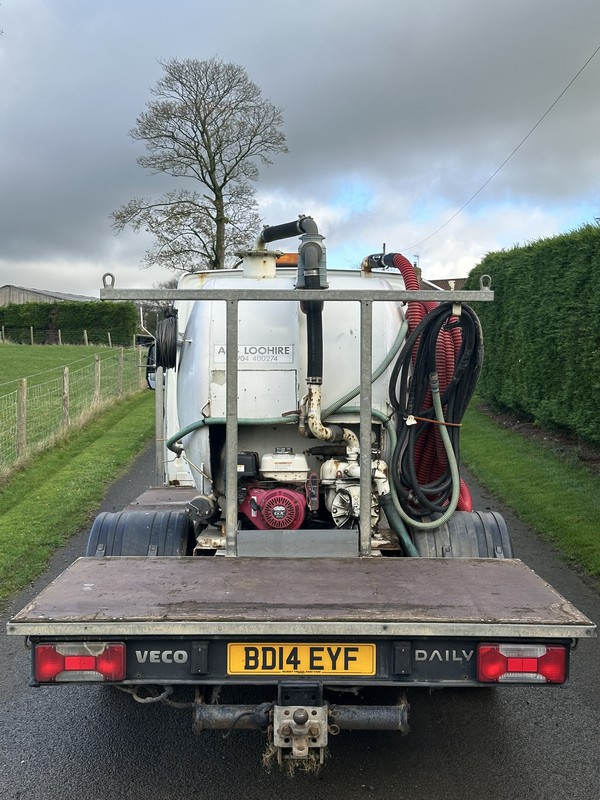 4 toilet cubicle vacuum tank truck