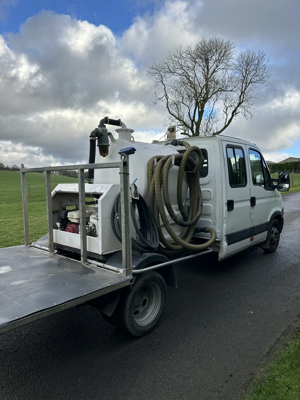 vacuum tank with tiger tail hose