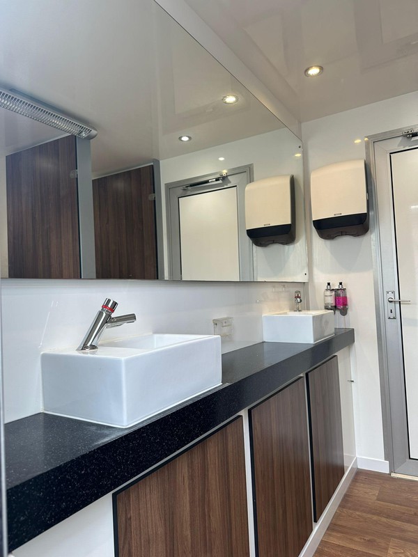 Luxury Toilet Trailer For Sale