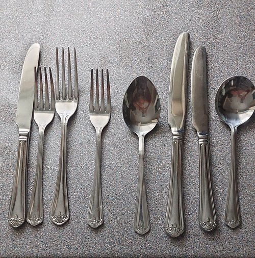 8 Piece Cutlery Sets For Sale