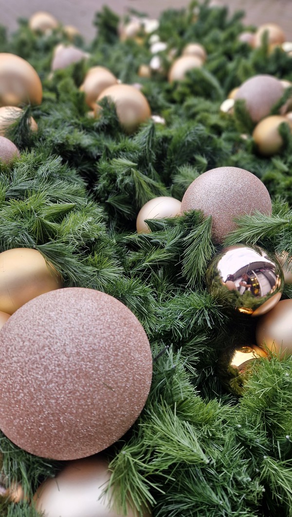 Used 12x Christmas Garlands