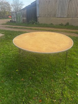 5Ft round tables for sale