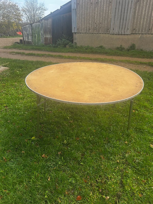 5Ft round tables for sale