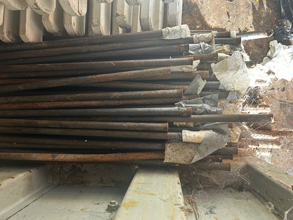 Pegs for installing picket fencing