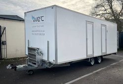 4 + 4 Toilet trailer