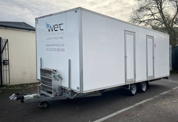4 + 4 Toilet trailer