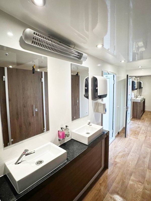 8 bay trailer with two joining sides