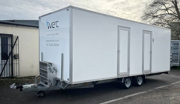 Toilet trailer 4 + 4 Used