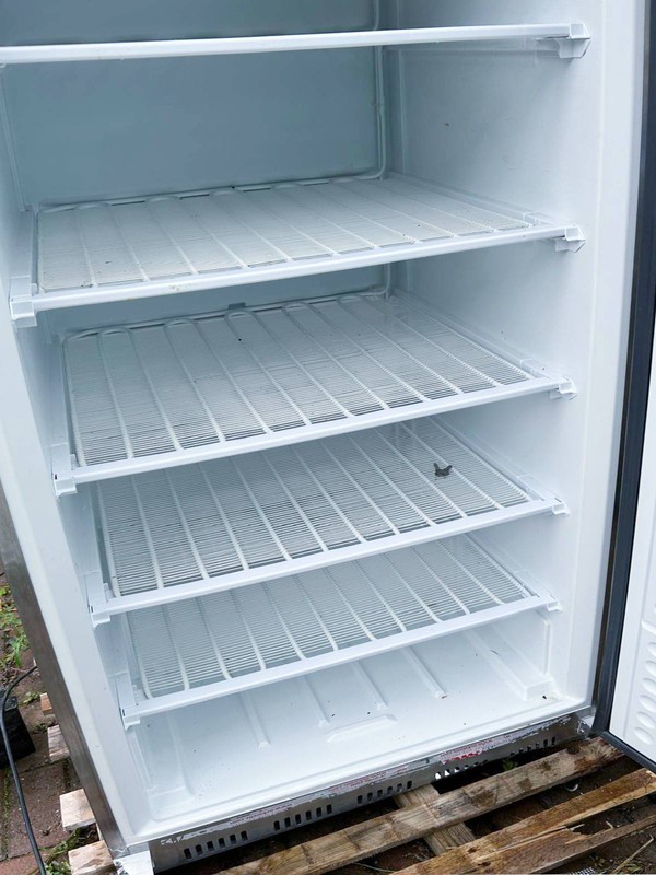 Single door upright fridge Single door upright fridge