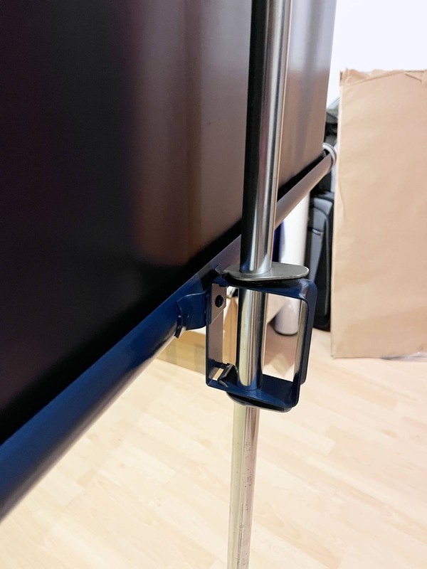 Projection screen bottom