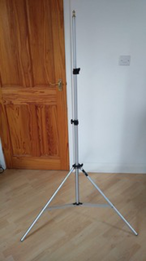 Tripod lighting stand
