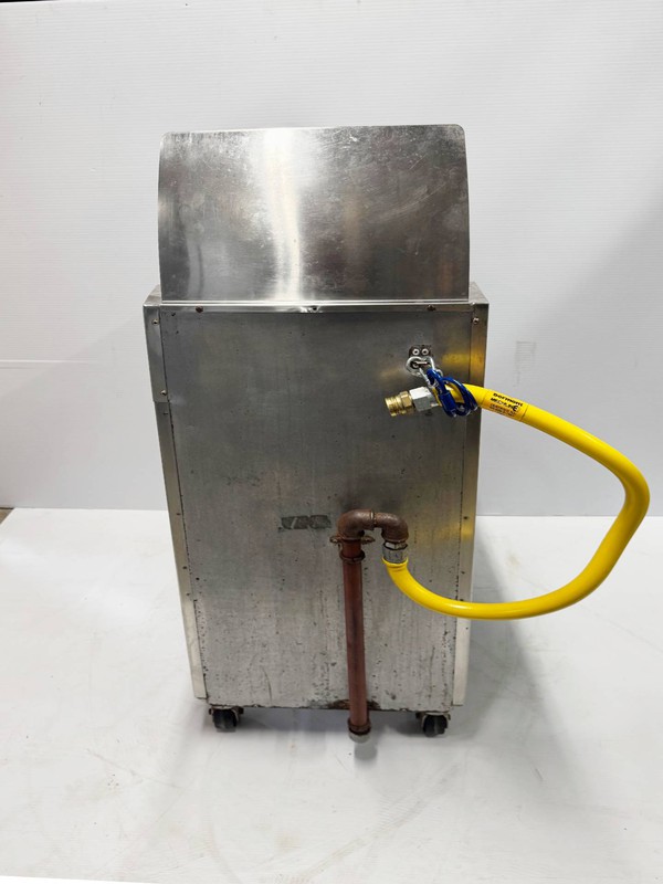 Floor standing gas fryer