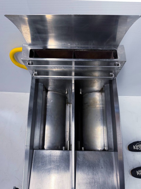 Twin tank gas fryer