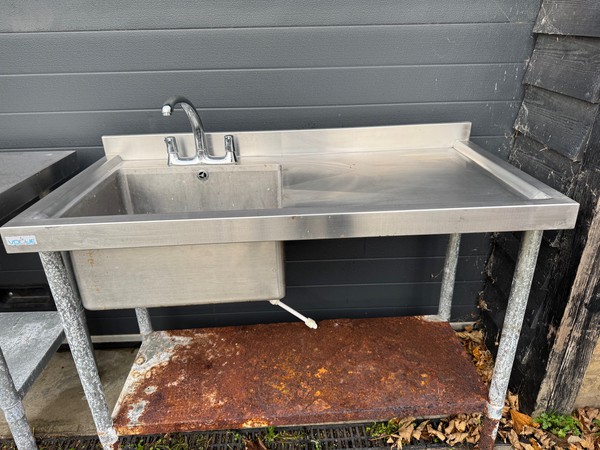 Commercial single sink Commercial single sink
