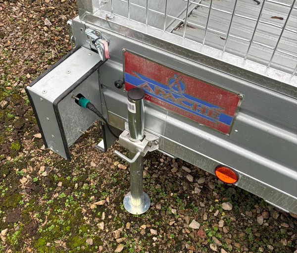 Trailer steadies Trailer steadies