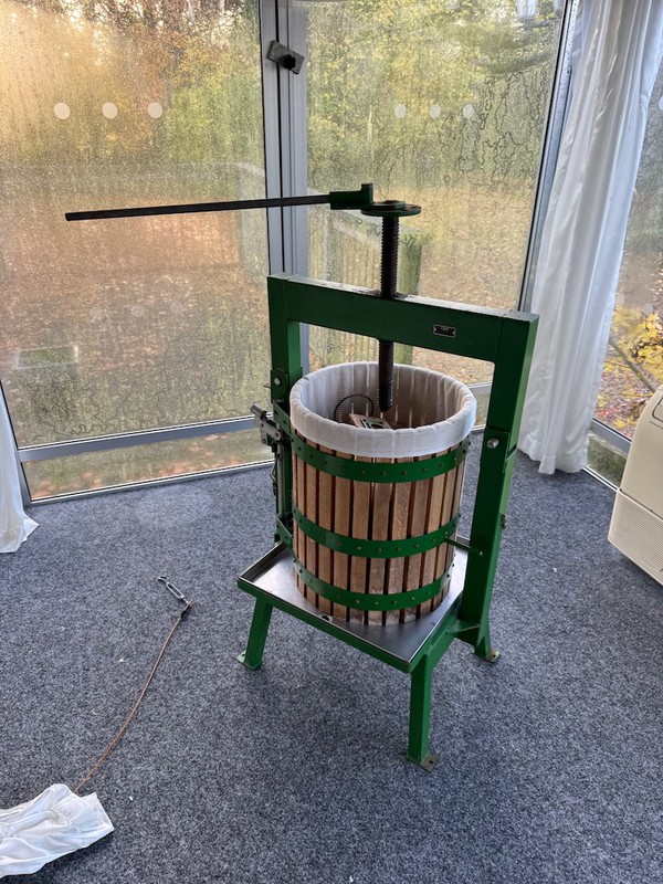 Cross Beam Fruit Press Cross Beam Fruit Press