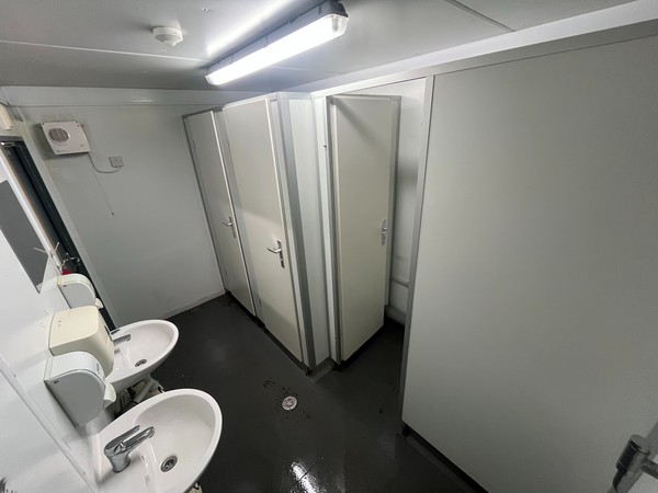 Secondhand 3+1 Toilet Cabin