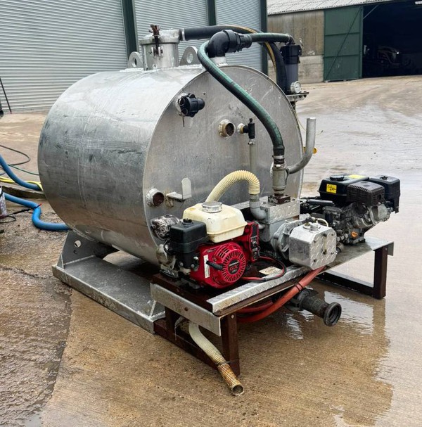 Toilet service tank (Aluminium) Toilet service tank (Aluminium)